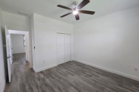 House in Lehigh Acres, Florida 3 bedrooms № 1994895 - photo 16