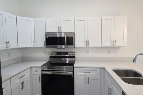 House in Lehigh Acres, Florida 3 bedrooms № 1994895 - photo 19