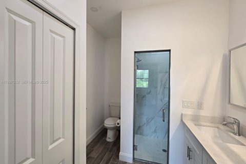 House in Lehigh Acres, Florida 3 bedrooms № 1994895 - photo 10