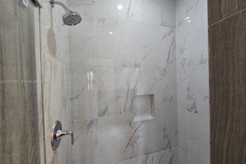 House in Lehigh Acres, Florida 3 bedrooms № 1994895 - photo 11