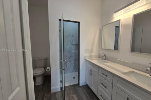 House in Lehigh Acres, Florida 3 bedrooms № 1994895 - photo 12