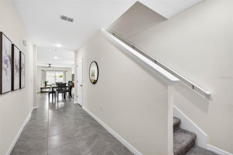 Casa en venta en Zephyrhills, Florida, 5 dormitorios, 227.89 m2 № 2223315 - foto 3