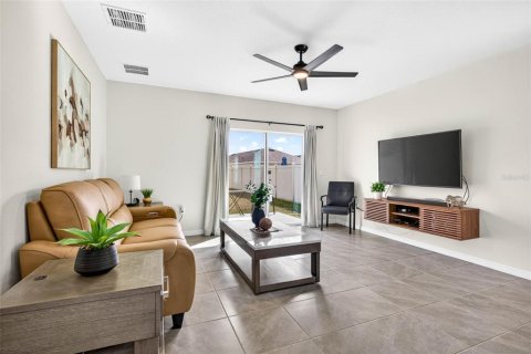 Casa en venta en Zephyrhills, Florida, 5 dormitorios, 227.89 m2 № 2223315 - foto 15