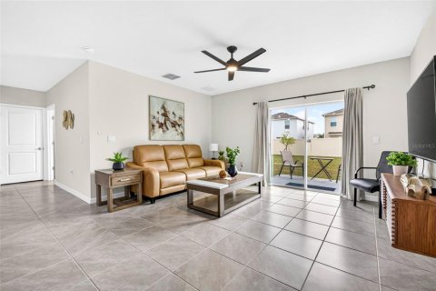 Casa en venta en Zephyrhills, Florida, 5 dormitorios, 227.89 m2 № 2223315 - foto 13