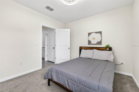 Casa en venta en Zephyrhills, Florida, 5 dormitorios, 227.89 m2 № 2223315 - foto 18