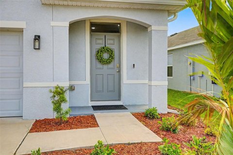 Casa en venta en Zephyrhills, Florida, 5 dormitorios, 227.89 m2 № 2223315 - foto 2