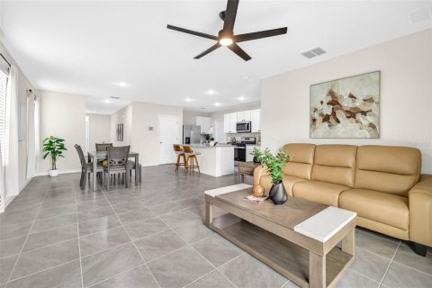 Casa en venta en Zephyrhills, Florida, 5 dormitorios, 227.89 m2 № 2223315 - foto 16