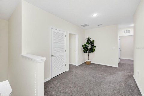 Casa en venta en Zephyrhills, Florida, 5 dormitorios, 227.89 m2 № 2223315 - foto 20