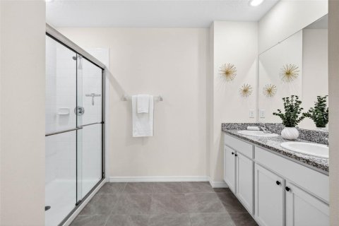 Casa en venta en Zephyrhills, Florida, 5 dormitorios, 227.89 m2 № 2223315 - foto 25