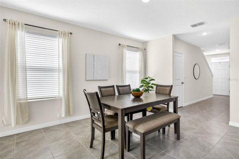 Casa en venta en Zephyrhills, Florida, 5 dormitorios, 227.89 m2 № 2223315 - foto 12