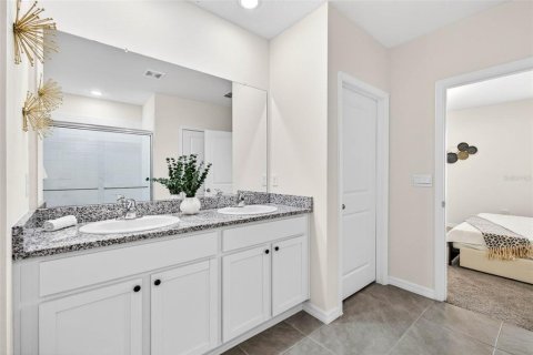 Casa en venta en Zephyrhills, Florida, 5 dormitorios, 227.89 m2 № 2223315 - foto 27