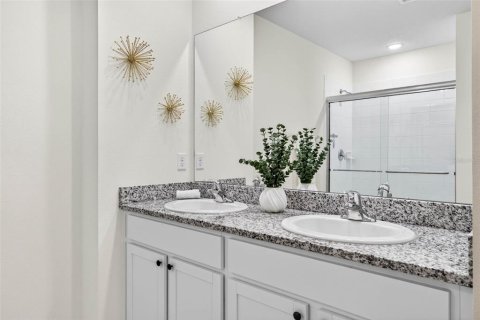 Casa en venta en Zephyrhills, Florida, 5 dormitorios, 227.89 m2 № 2223315 - foto 26