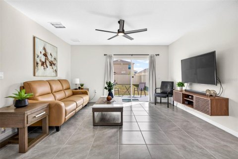 Casa en venta en Zephyrhills, Florida, 5 dormitorios, 227.89 m2 № 2223315 - foto 14
