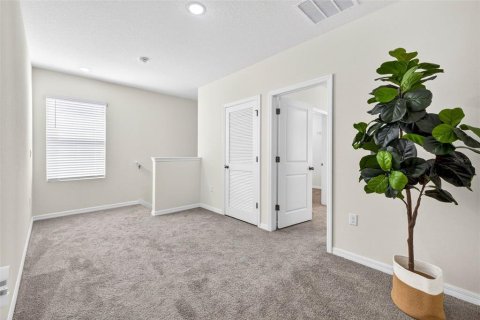 Casa en venta en Zephyrhills, Florida, 5 dormitorios, 227.89 m2 № 2223315 - foto 21