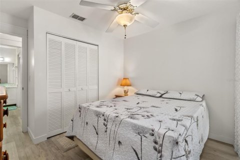 Condominio en venta en Zephyrhills, Florida, 2 dormitorios, 93.65 m2 № 2098996 - foto 24
