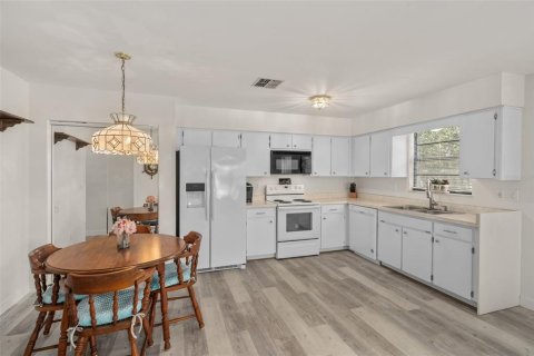 Condominio en venta en Zephyrhills, Florida, 2 dormitorios, 93.65 m2 № 2098996 - foto 15