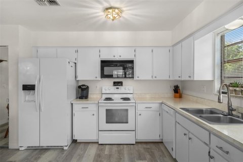 Condominio en venta en Zephyrhills, Florida, 2 dormitorios, 93.65 m2 № 2098996 - foto 10