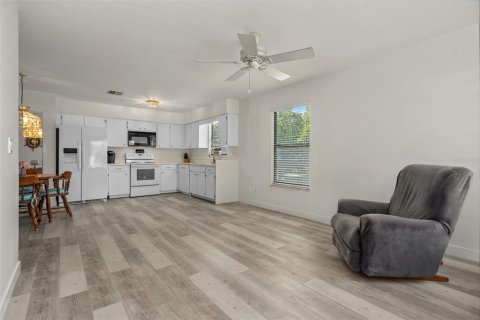 Condominio en venta en Zephyrhills, Florida, 2 dormitorios, 93.65 m2 № 2098996 - foto 6