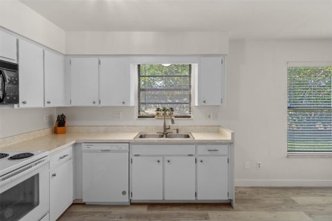 Condominio en venta en Zephyrhills, Florida, 2 dormitorios, 93.65 m2 № 2098996 - foto 12