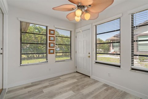 Condominio en venta en Zephyrhills, Florida, 2 dormitorios, 93.65 m2 № 2098996 - foto 5