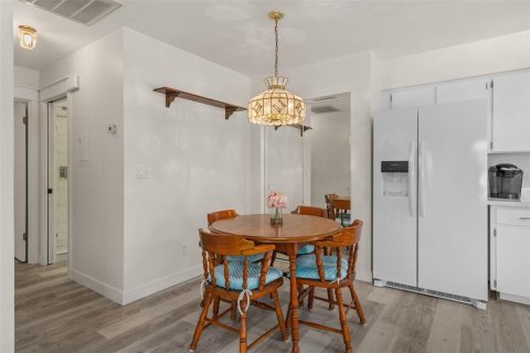 Condominio en venta en Zephyrhills, Florida, 2 dormitorios, 93.65 m2 № 2098996 - foto 14