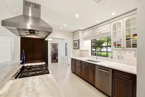 House in Fort Myers, Florida 3 bedrooms, 151.9 sq.m. № 2094383 - photo 9