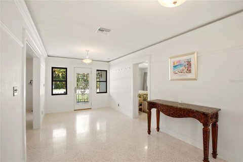 House in Fort Myers, Florida 3 bedrooms, 151.9 sq.m. № 2094383 - photo 3
