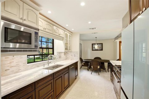 House in Fort Myers, Florida 3 bedrooms, 151.9 sq.m. № 2094383 - photo 10
