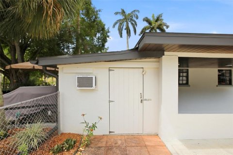 House in Fort Myers, Florida 3 bedrooms, 151.9 sq.m. № 2094383 - photo 24