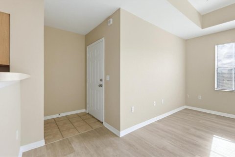 Condominio en alquiler en Sarasota, Florida, 1 dormitorio, 76.37 m2 № 2096028 - foto 4