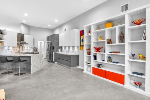 House in Weston, Florida 5 bedrooms, 260.78 sq.m. № 2010553 - photo 14