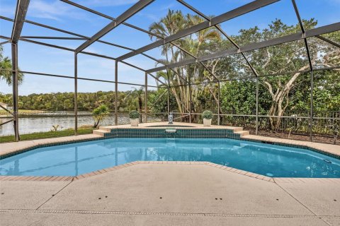 House in Weston, Florida 5 bedrooms, 260.78 sq.m. № 2010553 - photo 2