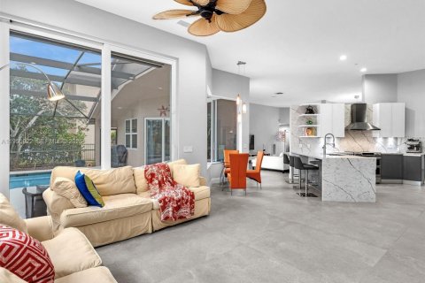 House in Weston, Florida 5 bedrooms, 260.78 sq.m. № 2010553 - photo 12