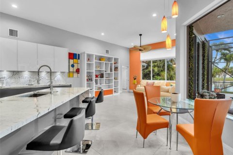 House in Weston, Florida 5 bedrooms, 260.78 sq.m. № 2010553 - photo 5