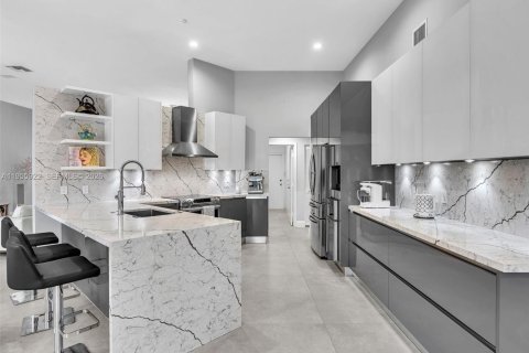 House in Weston, Florida 5 bedrooms, 260.78 sq.m. № 2010553 - photo 6