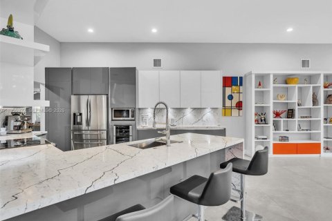 House in Weston, Florida 5 bedrooms, 260.78 sq.m. № 2010553 - photo 7