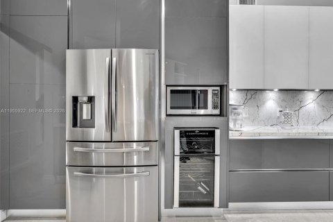 House in Weston, Florida 5 bedrooms, 260.78 sq.m. № 2010553 - photo 8