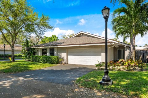 Casa en venta en Hollywood, Florida, 3 dormitorios, 157.47 m2 № 1704409 - foto 1
