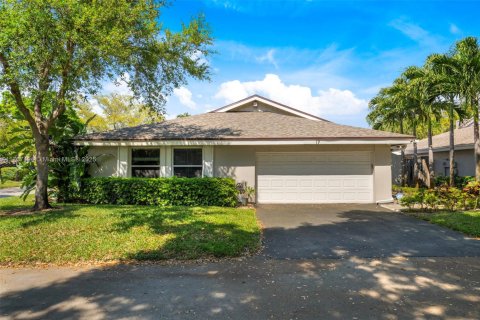 Casa en venta en Hollywood, Florida, 3 dormitorios, 157.47 m2 № 1704409 - foto 2