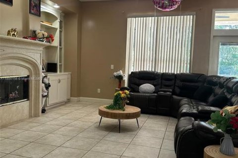 House in Jacksonville, Florida 4 bedrooms, 283.17 sq.m. № 1844451 - photo 4