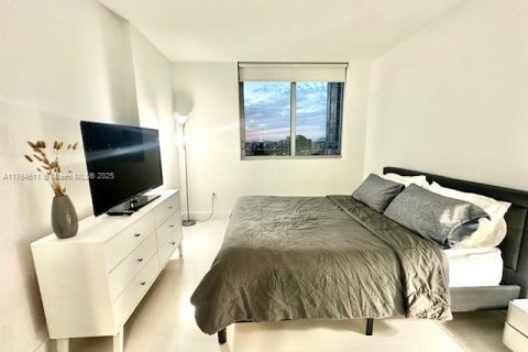 Condo in Miami, Florida, 2 bedrooms  № 1712982 - photo 11