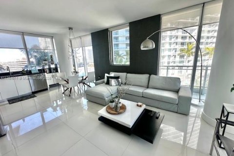 Condo in Miami, Florida, 2 bedrooms  № 1712982 - photo 5