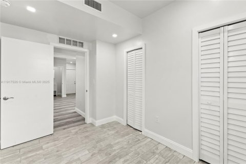 Casa en venta en Miami, Florida, 3 dormitorios, 92.9 m2 № 1972636 - foto 17