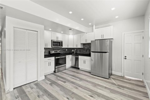 Casa en venta en Miami, Florida, 3 dormitorios, 92.9 m2 № 1972636 - foto 15