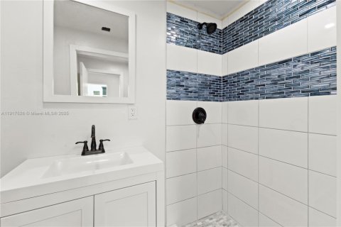 Casa en venta en Miami, Florida, 3 dormitorios, 92.9 m2 № 1972636 - foto 19