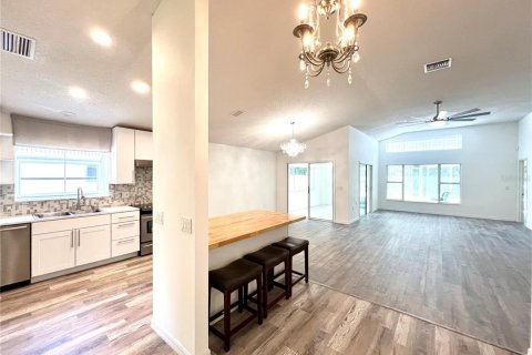 Casa en alquiler en New Port Richey, Florida, 3 dormitorios, 179.3 m2 № 1916446 - foto 2