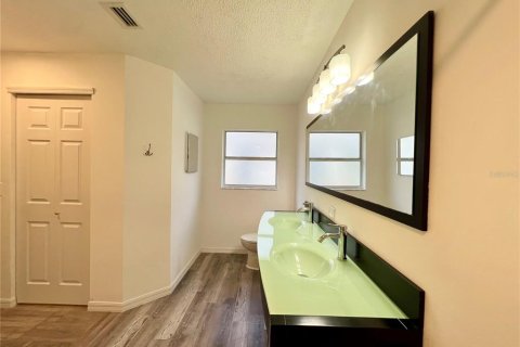 Casa en alquiler en New Port Richey, Florida, 3 dormitorios, 179.3 m2 № 1916446 - foto 18