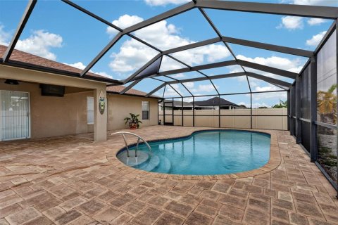 Villa ou maison à vendre à Cape Coral, Floride: 3 chambres, 186.36 m2 № 2398751 - photo 30