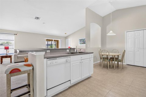 Villa ou maison à vendre à Cape Coral, Floride: 3 chambres, 186.36 m2 № 2398751 - photo 11