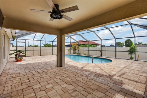 Villa ou maison à vendre à Cape Coral, Floride: 3 chambres, 186.36 m2 № 2398751 - photo 4